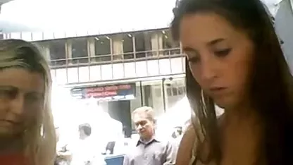زن سبک و جلف بزرگ در بیدمشک خیس خود فلم سکس خانوادگی را